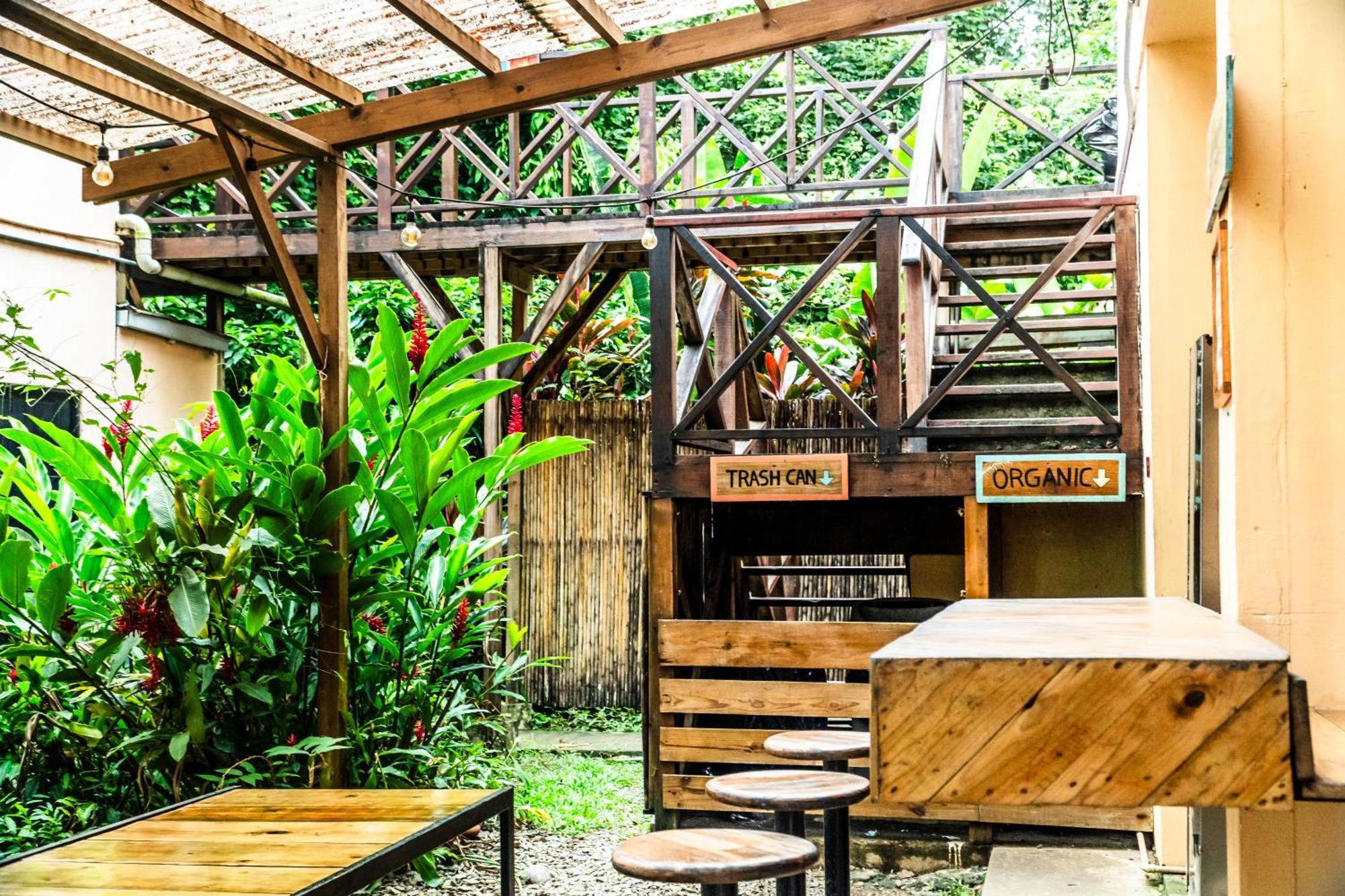 Socialtel Red Frog Hotel Bocas del Toro Buitenkant foto