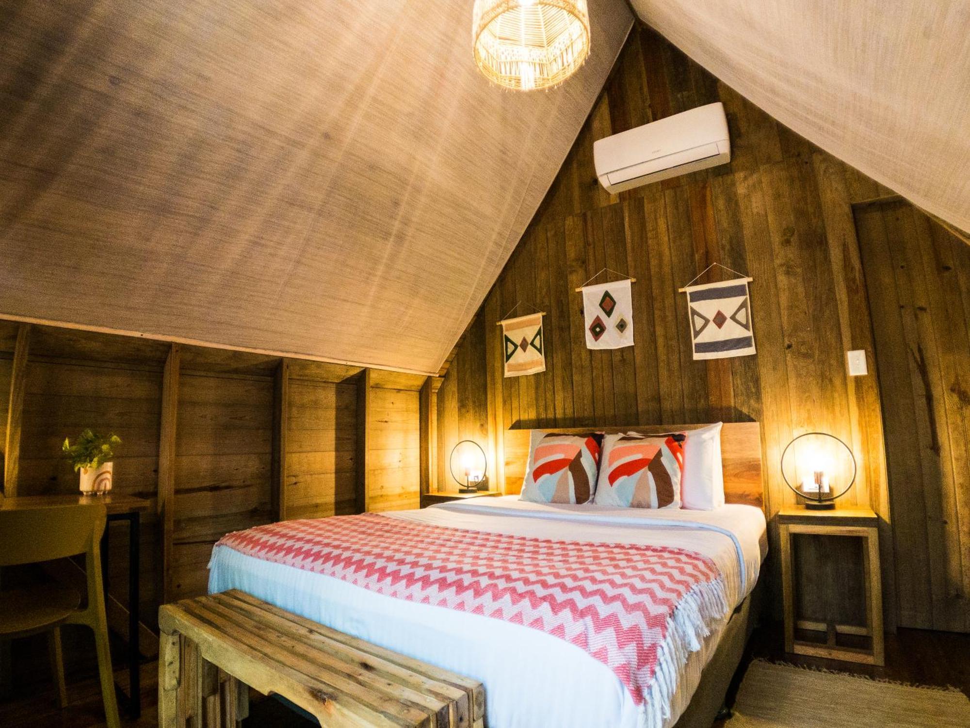Socialtel Red Frog Hotel Bocas del Toro Buitenkant foto