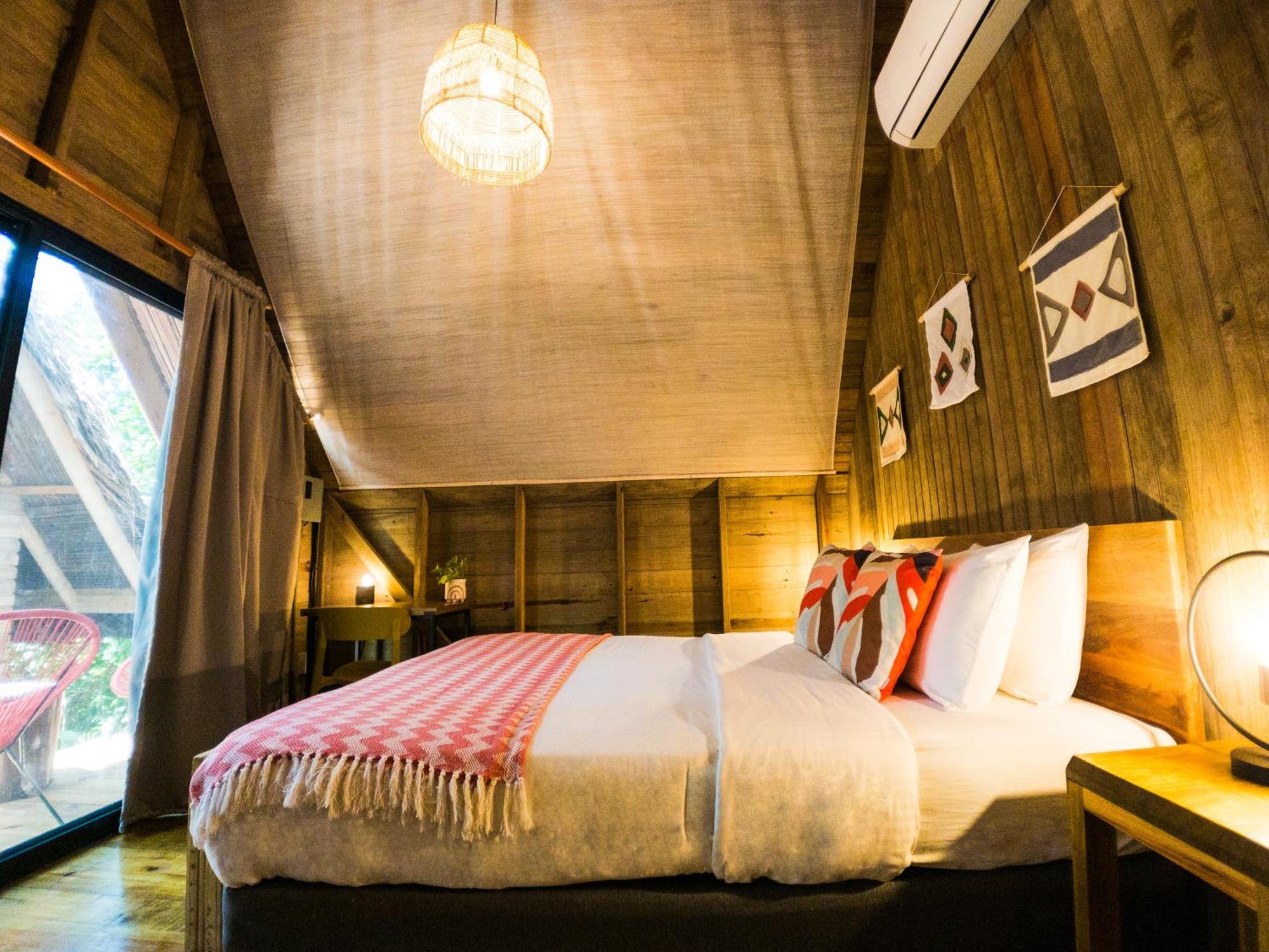 Socialtel Red Frog Hotel Bocas del Toro Buitenkant foto